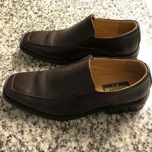 Men’s leather dress shoes